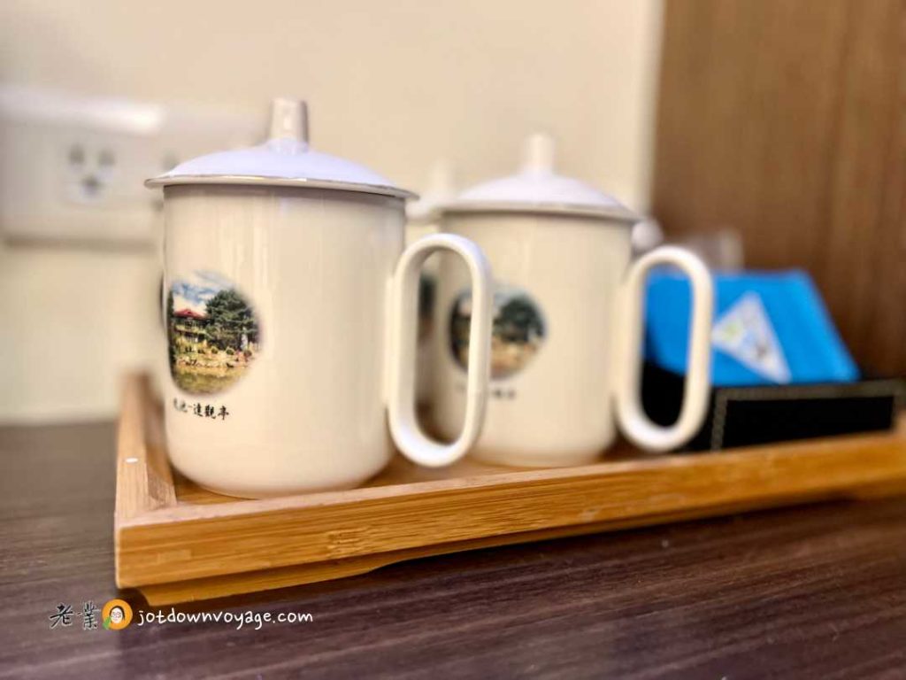 福壽山農場住宿：福壽館，客房茶包與水杯