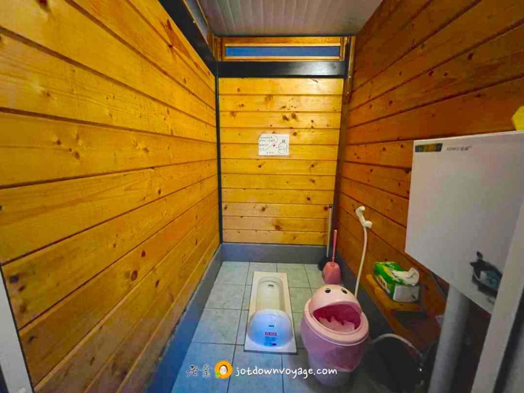 桃園露薩休閒露營區的廁所滿乾淨