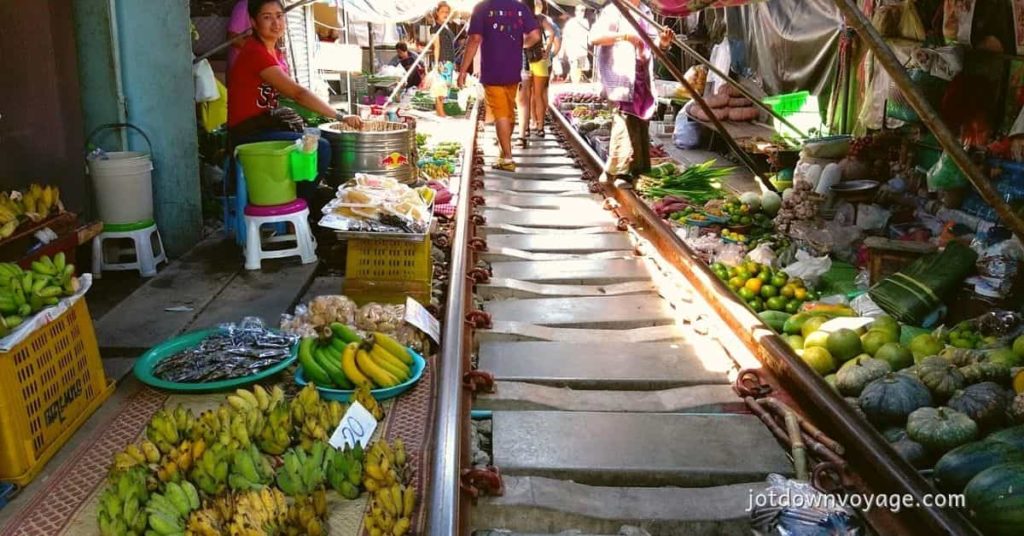 曼谷旅遊景點（第一次去泰國必逛系列）：美功鐵道市集（Maeklong Railway Market）