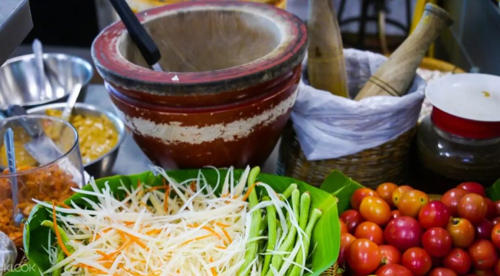 涼拌青木瓜絲沙拉 ส้มตำ Som Tam｜泰國自由行街邊小吃美食推薦