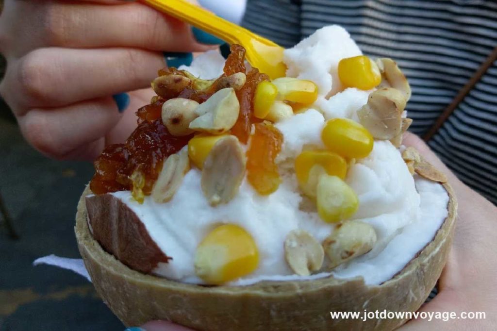 椰子冰淇淋 ไอศครีมกะทิสดแท้ ｜泰國自由行街邊小吃美食推薦