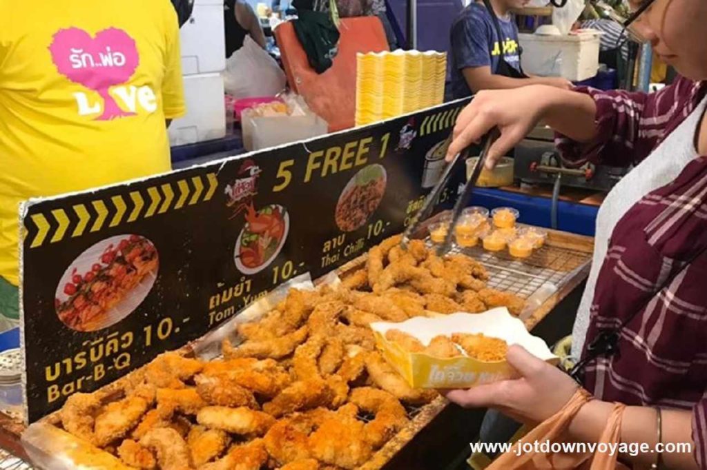 炸雞、雞柳、椒麻雞 ｜泰國自由行街邊小吃美食推薦
