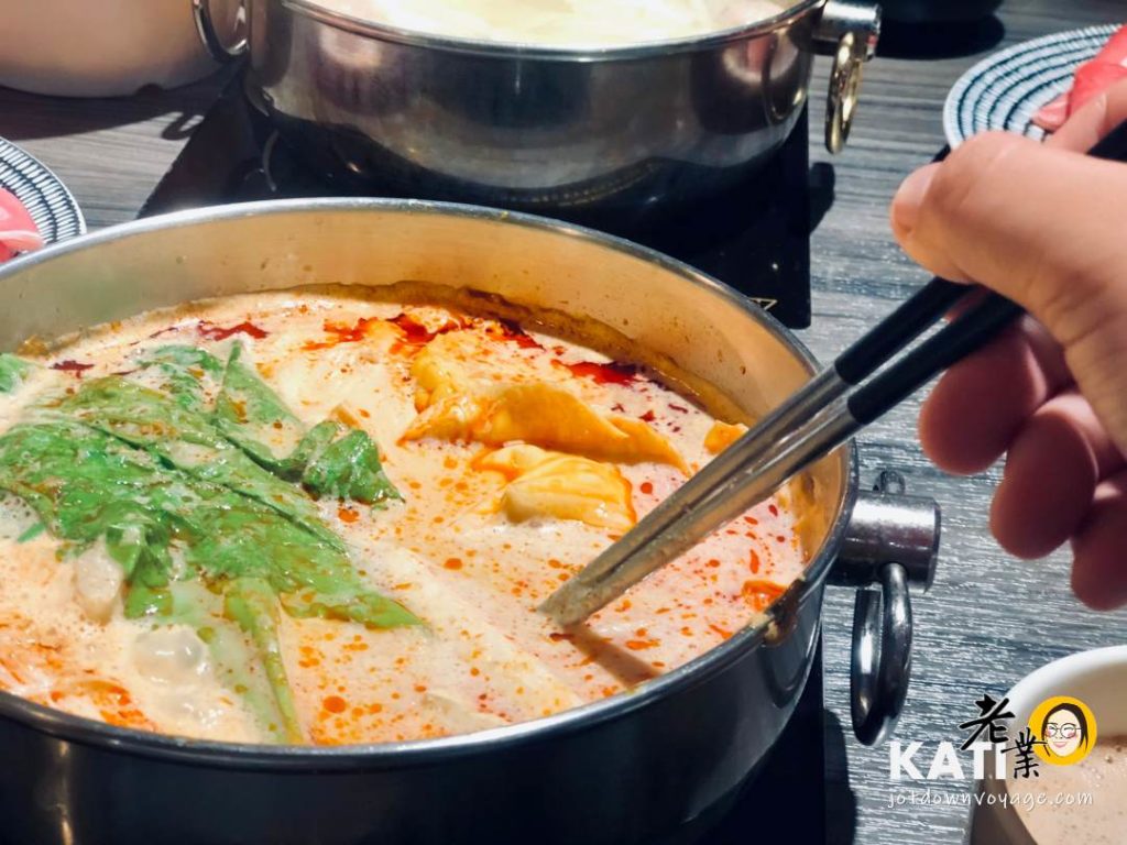 咖哩叻沙火鍋——新莊美食《胡叻南洋精緻火鍋》食記評價