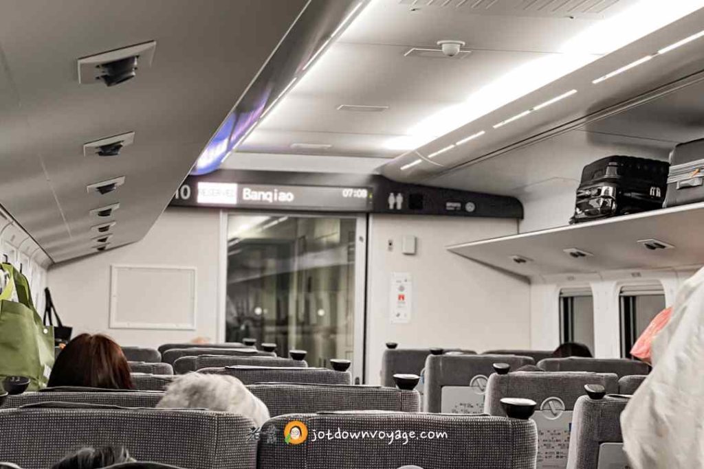 台鐵EMU3000新自強號 行李架、極簡內部