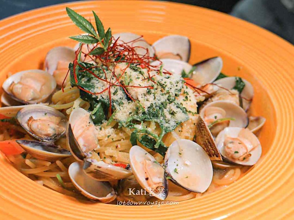 龍潭景觀餐廳：白酒蛤蜊義大利麵（附濃湯），在《白圍牆景觀咖啡》